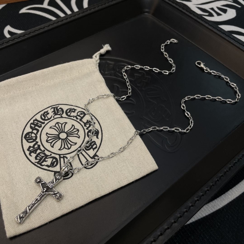 Ch*0me He**ts necklaces